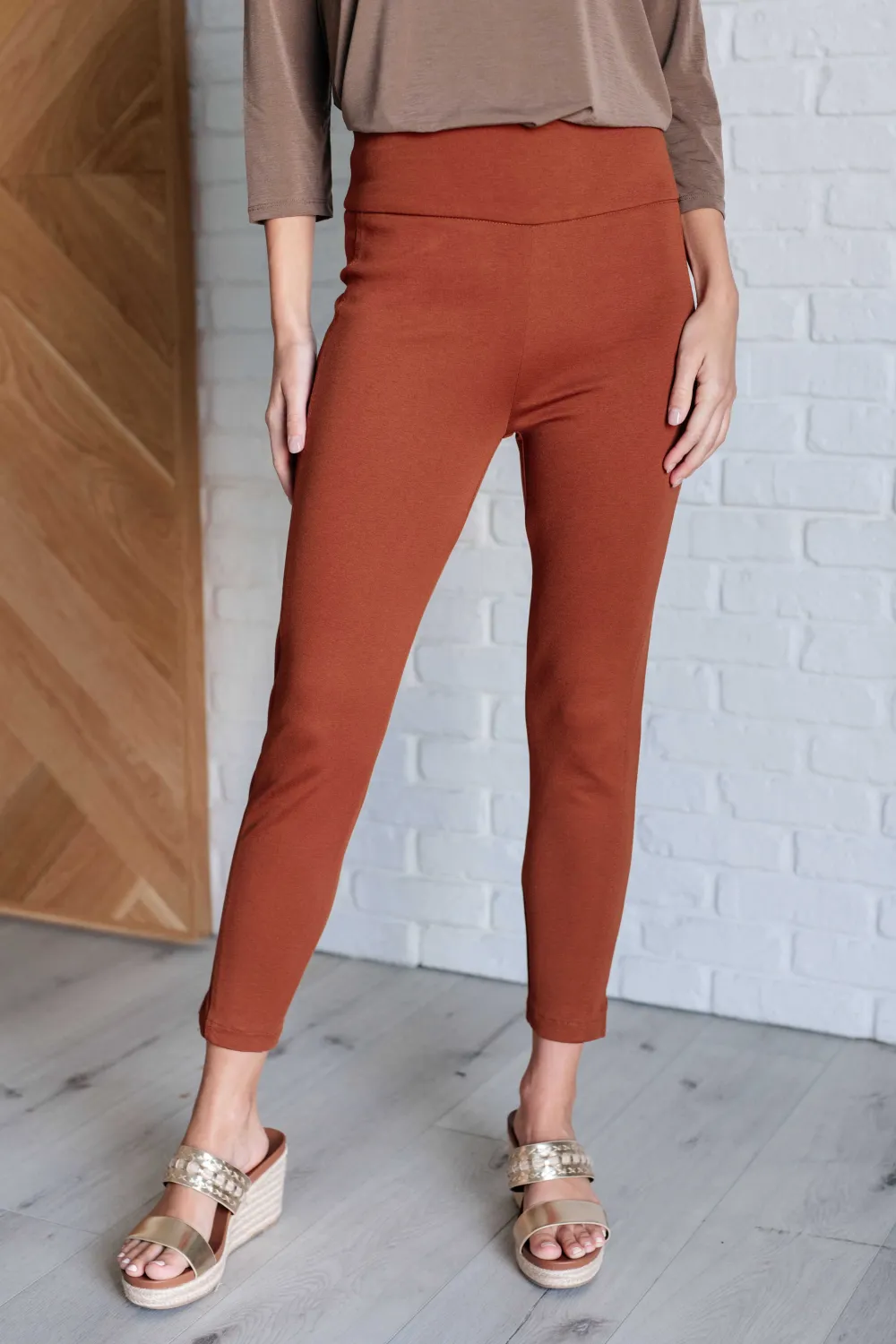 Magic Ankle Crop Skinny Pants In Rust
