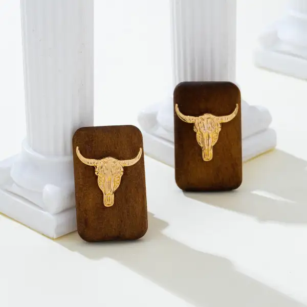 Wood Rustic Longhorn Bull Stud