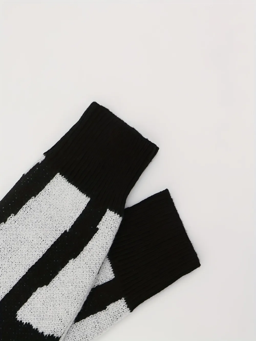 Graphic Pattern Pullover Sweater Crew Neck