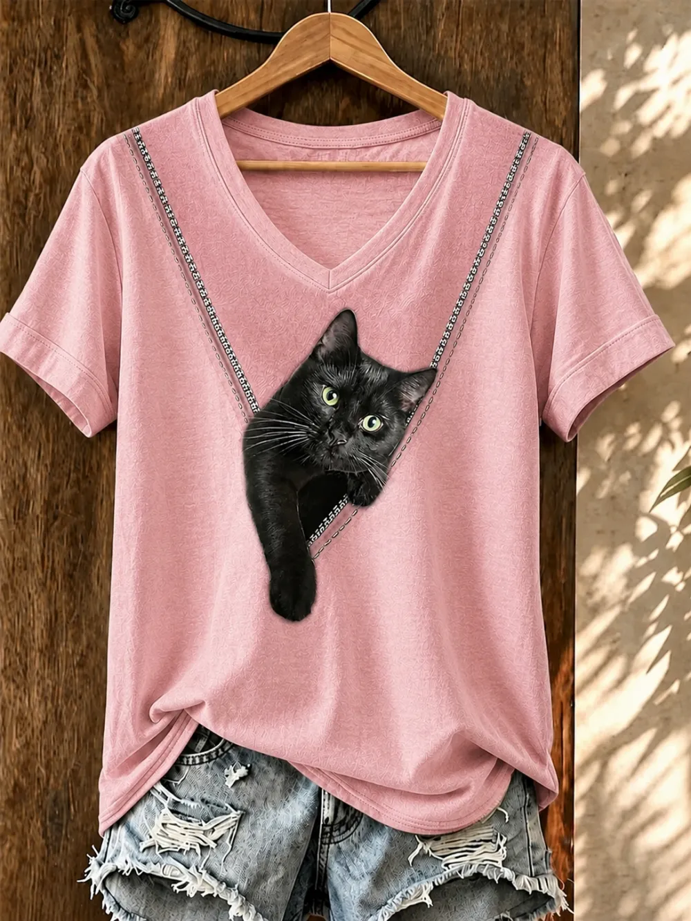 Women'S Cute Cat Printed V-Neck T-Shirt