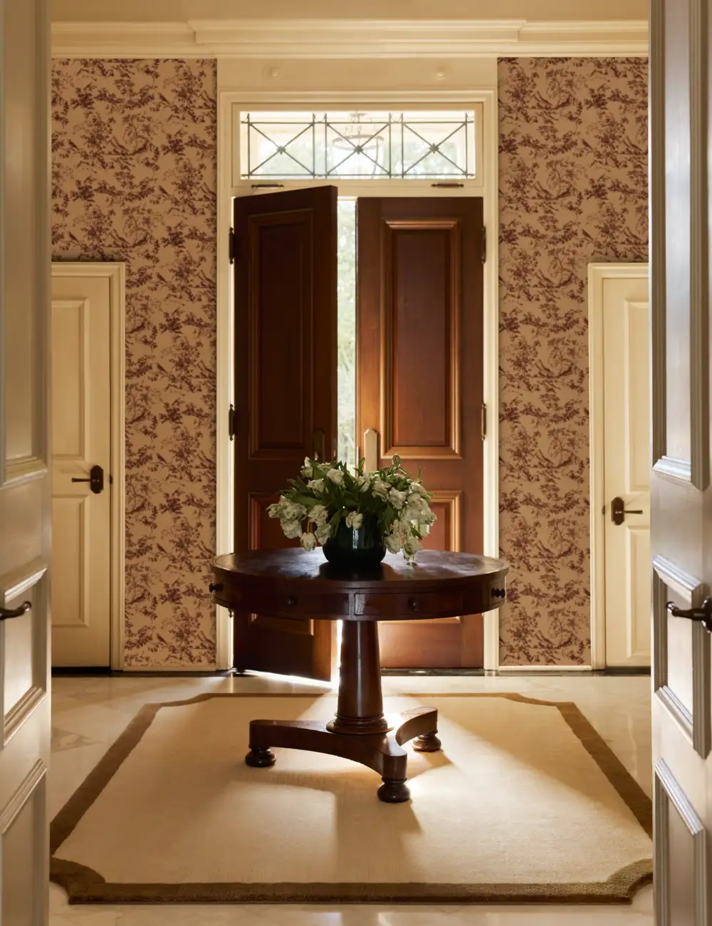 Scalloped Bordered Textured Hand Loomed Wool Area Rug