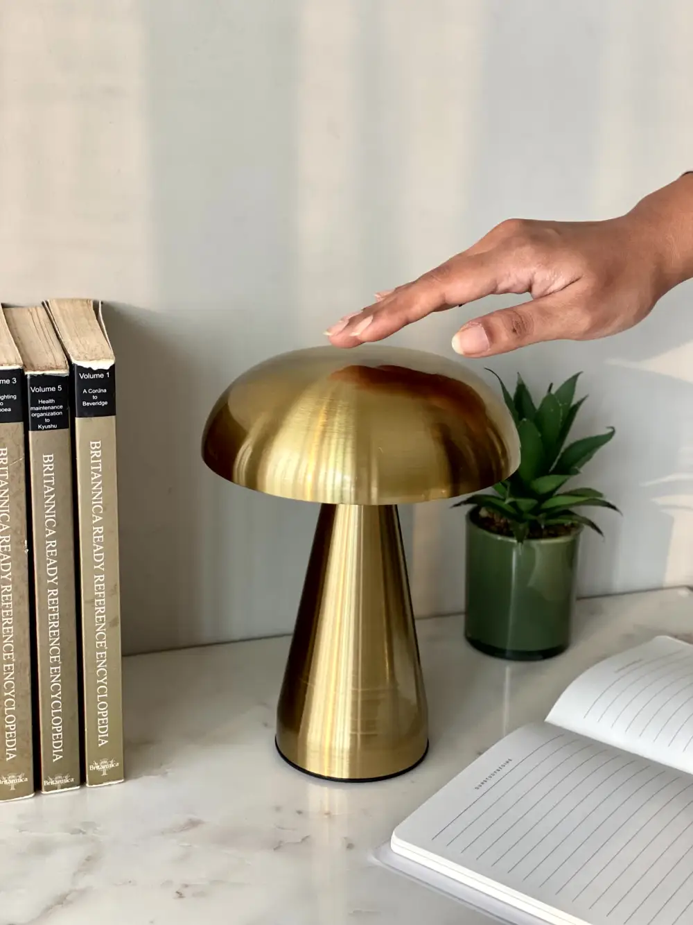 Luxor Table Lamp