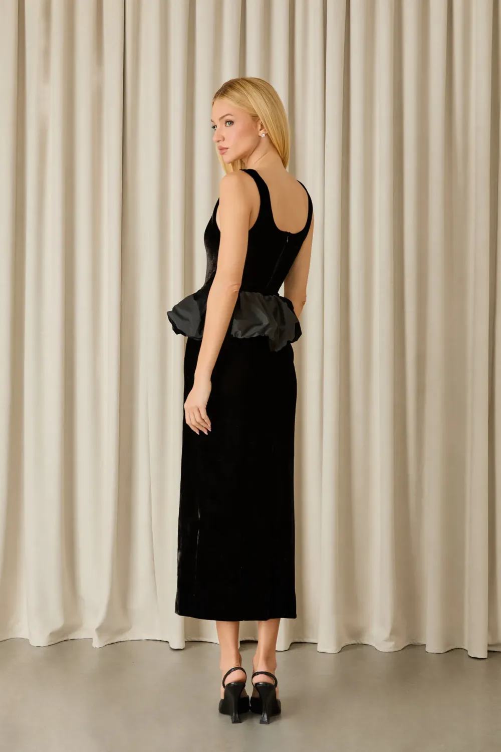 Saskia Camisole Velvet Maxi Dress In Black