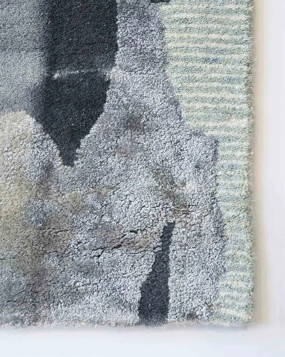 Wool Abstract Contemporary Relaxed Area Rug