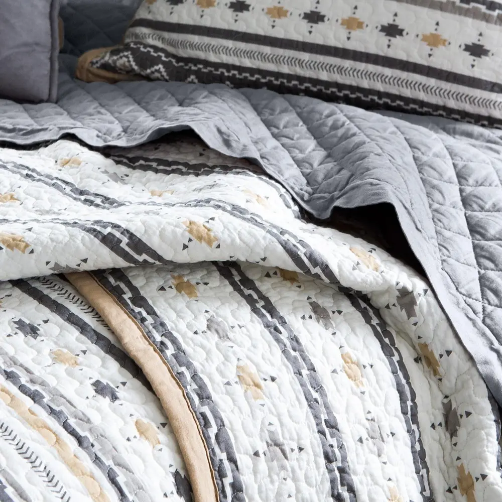 Classic Balanced Reversible Quilted Quilt Set
