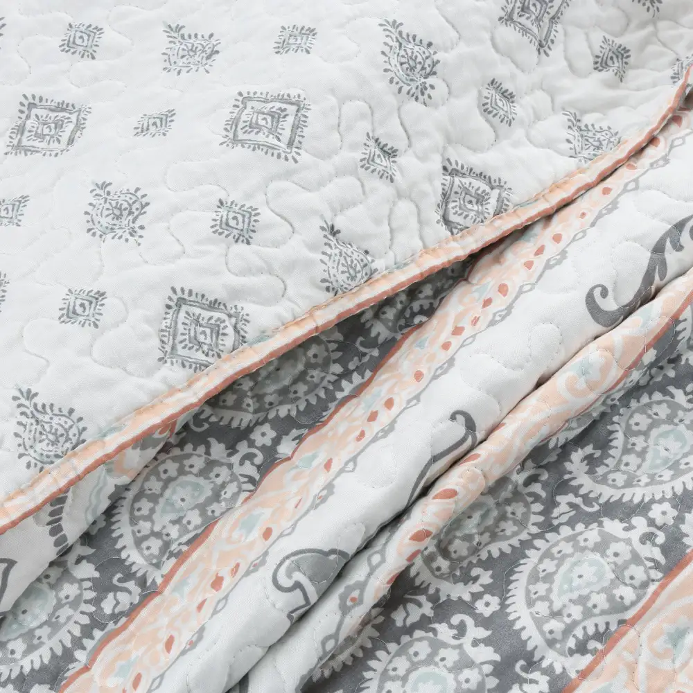 Cozy Floral Paisley Reversible Quilt Bedding Set