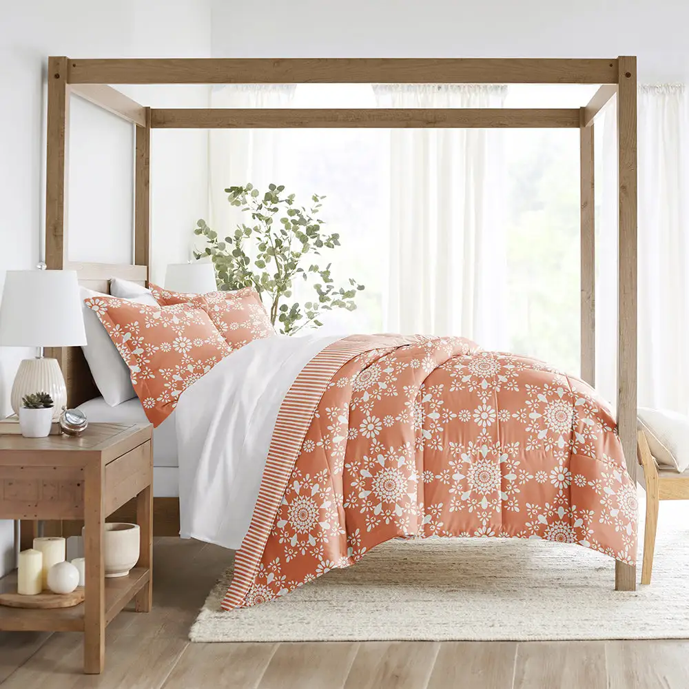 Daisy Medallion Reversible Down Alternative Comforter Set