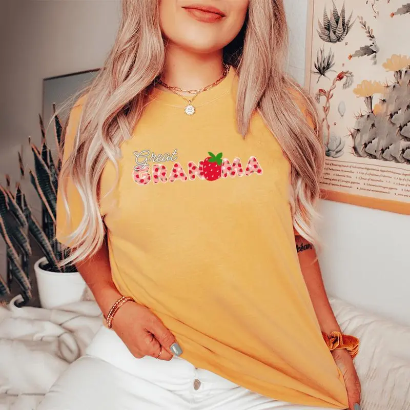 Great Grandma Strawberry First Birthday Strawberry Women's Oversized Comfort T-Shirt