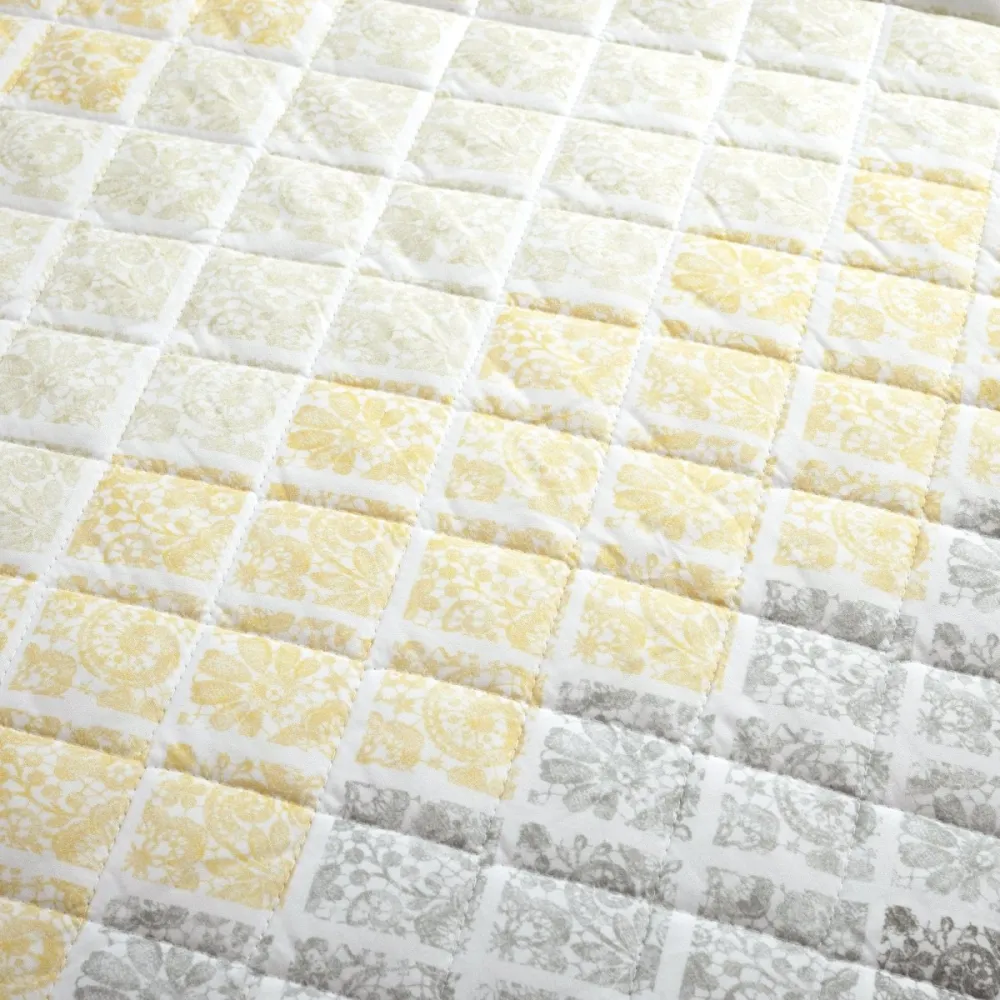 Coordinated Medallion Reversible Quilt Bedding Set