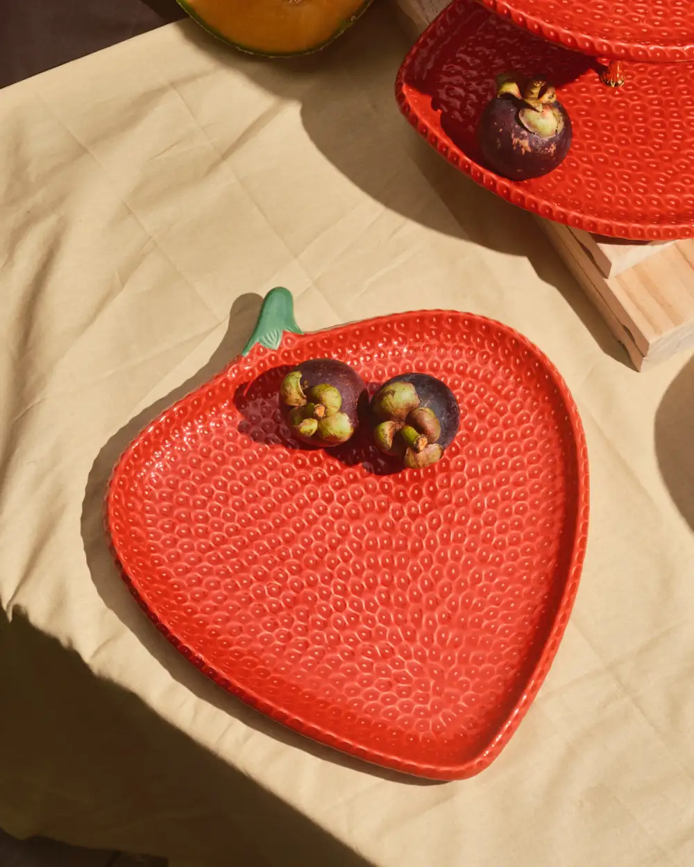 Raised Two-Tier Tableware Selection