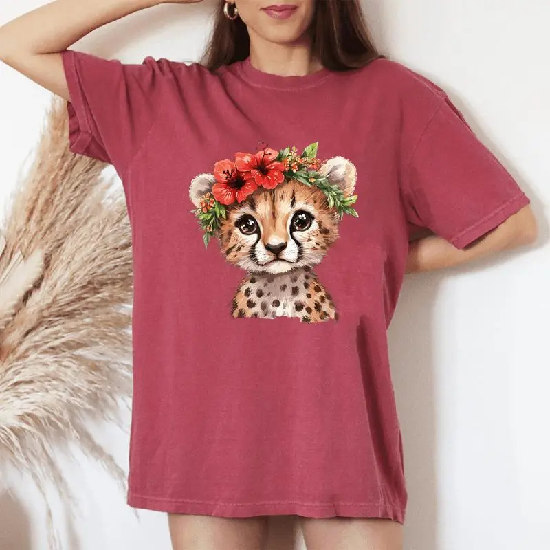 Cute Cheetah With Flower Crown Women's Oversized Comfort T-Shirt