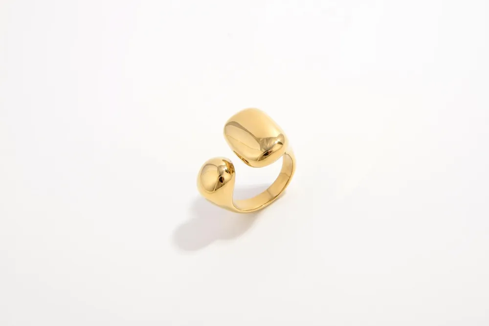 Sculptural Minimal Everyday Fashion Ring