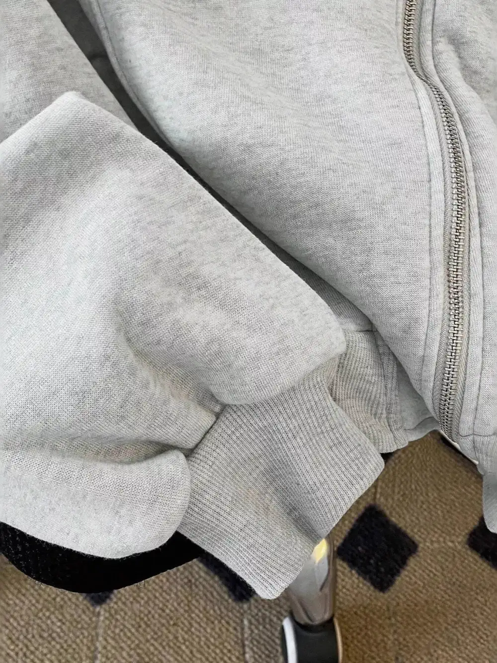 Refined Zip-Detail Pocketed Long-Sleeve Hoodie
