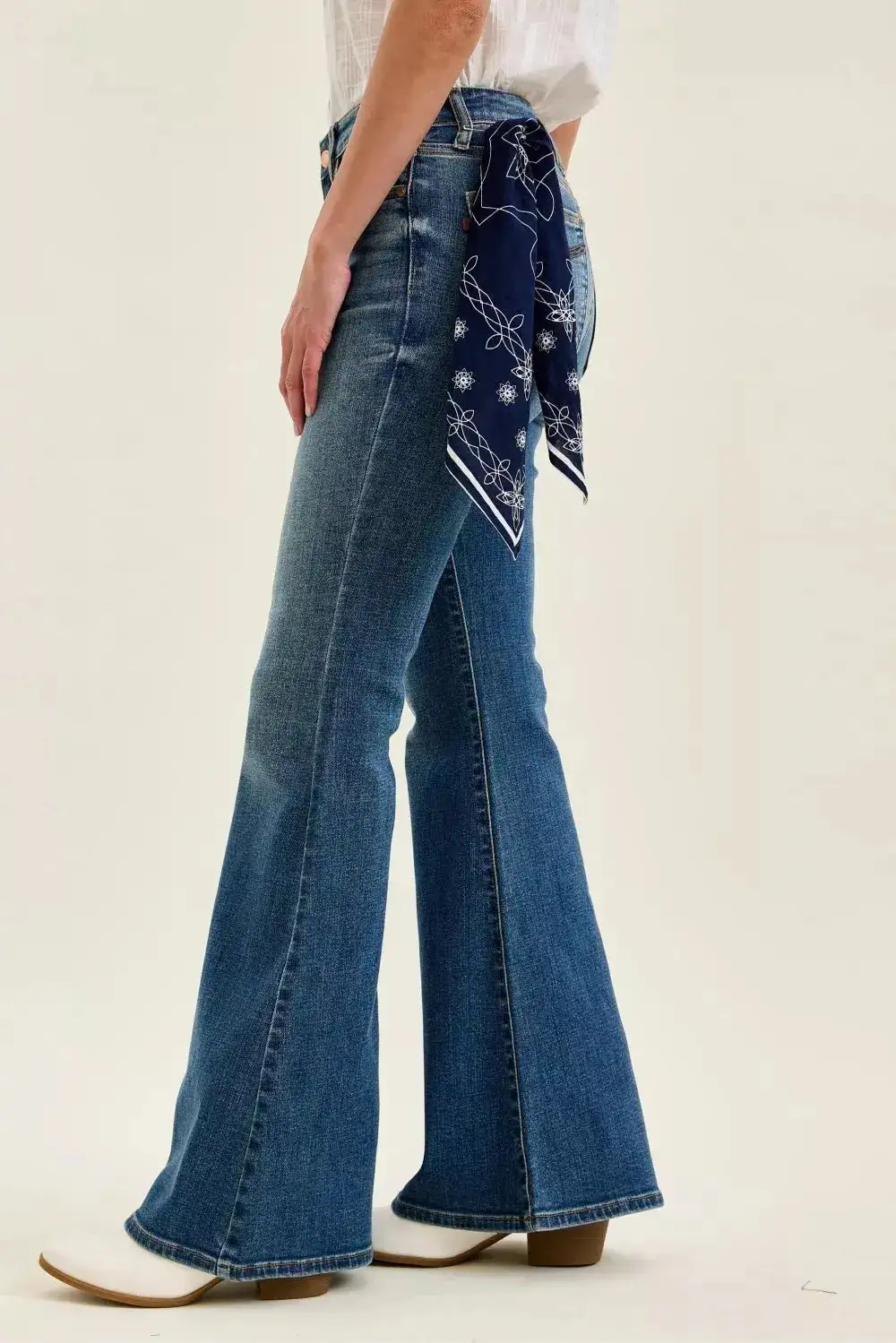 Mid Rise Flare Western Style Cropped Pocketed Denim Jeans