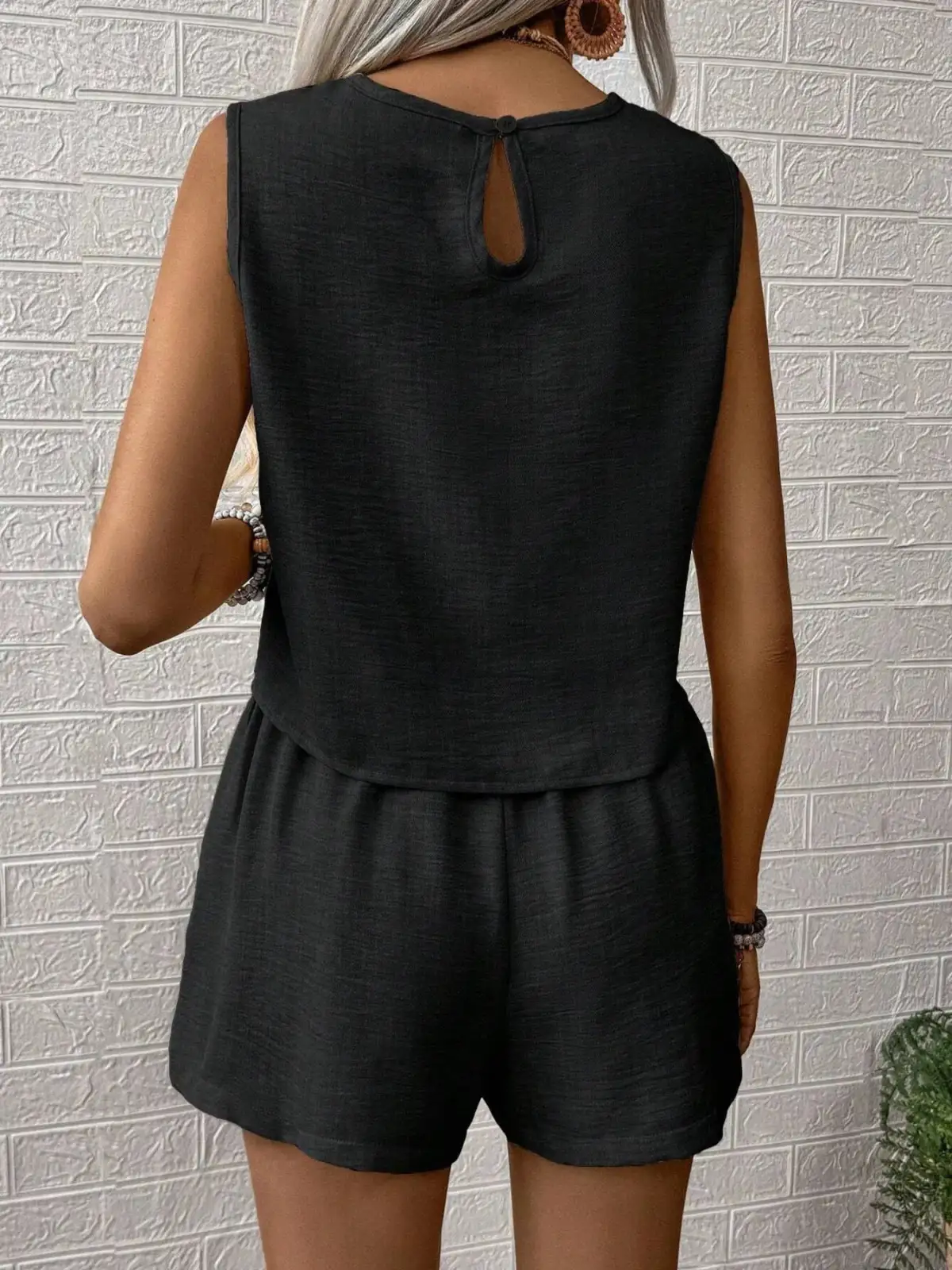 Refined Round-Neck Shorts Matching Set
