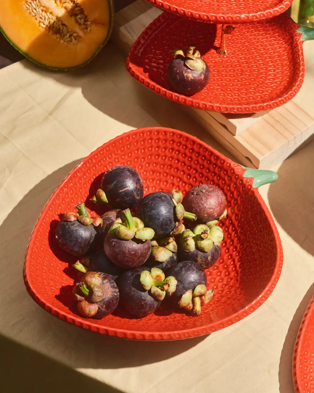 Raised Two-Tier Tableware Selection