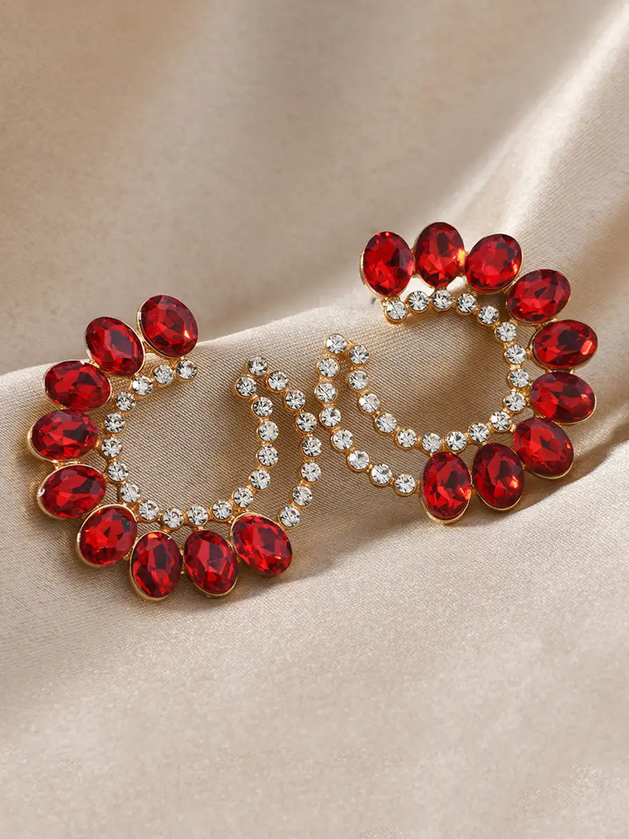 Minimal Romantic Accent Earrings