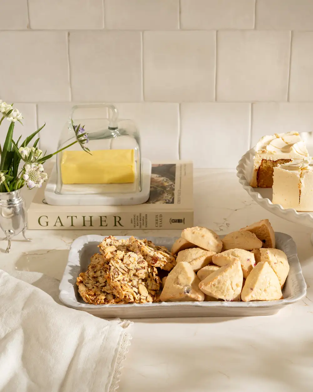 Ruffled-Edge Ceramic Tray
