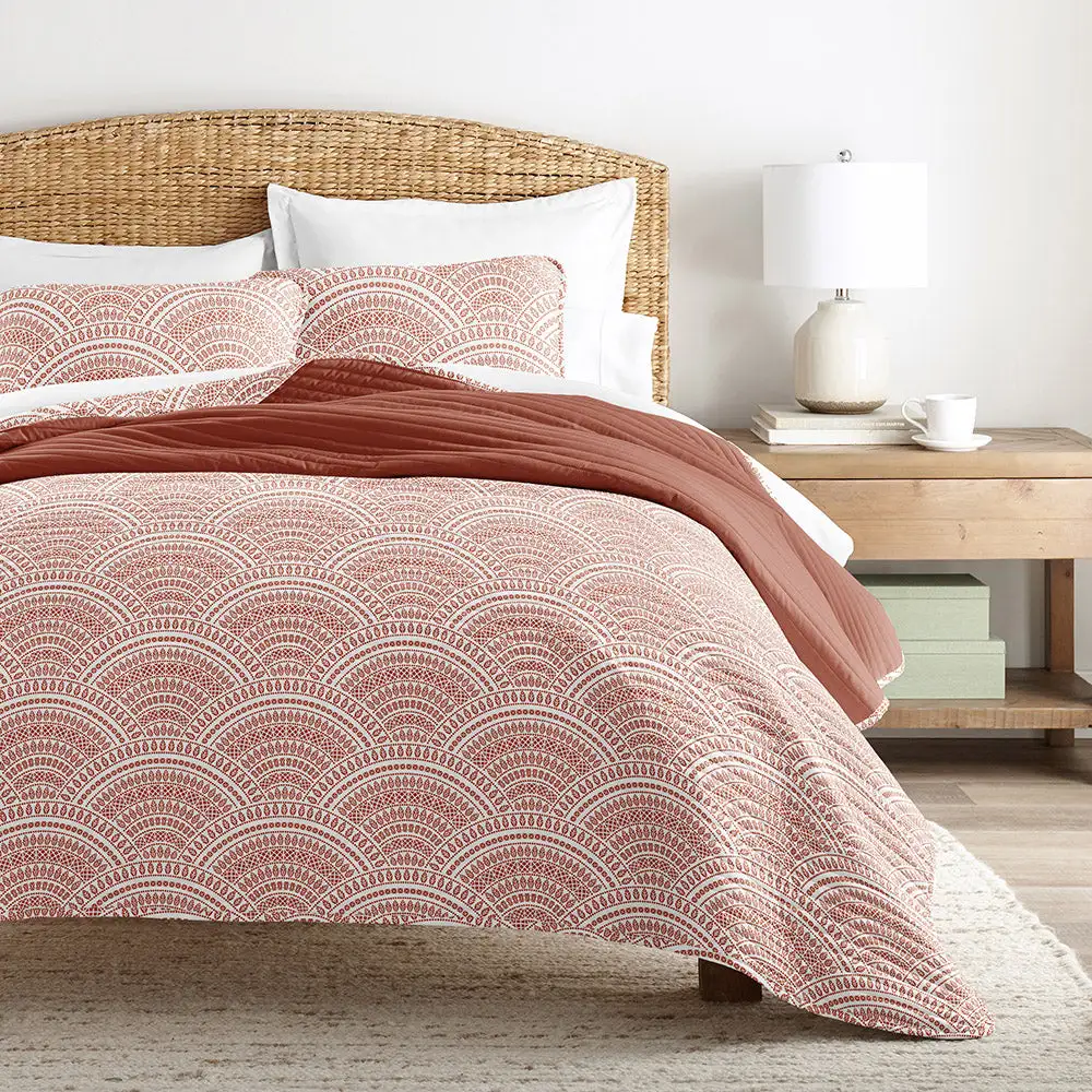 Scallop Reversible Quilted Coverlet Set