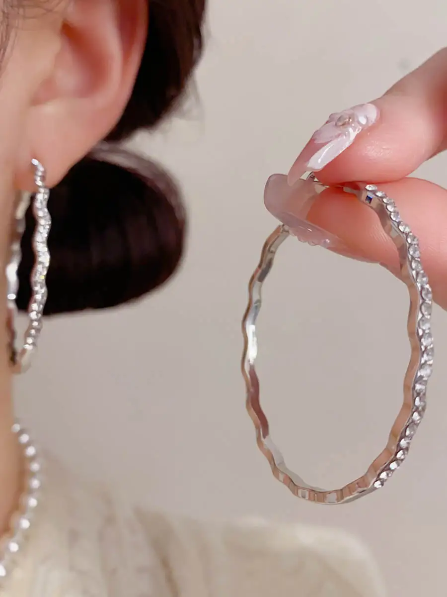 Distinctive Everyday Accent Earrings