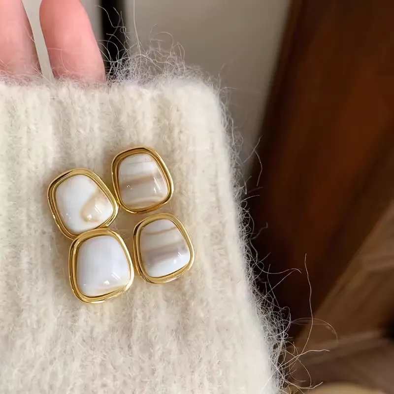 Coffee-colored metal square resin ladies' earrings