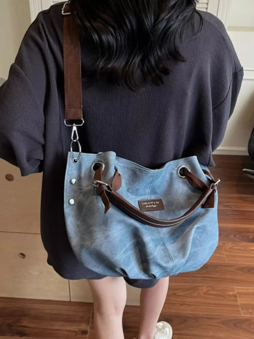 Versatile Form Crossbody Bag