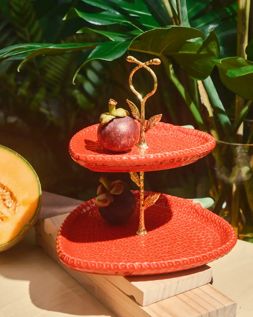Raised Two-Tier Tableware Selection