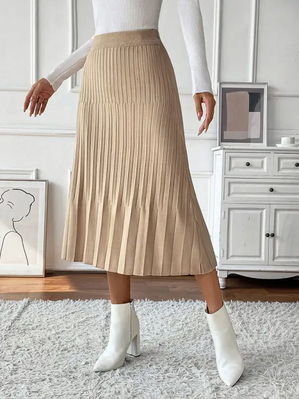 Graceful Pleated Knit Skirt