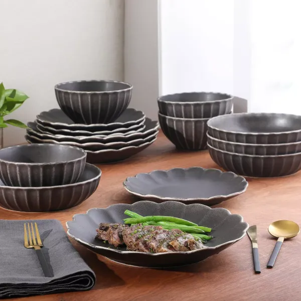 Stoneware 16-Piece Plates and Bowls Set Scalloped Reactive Glaze