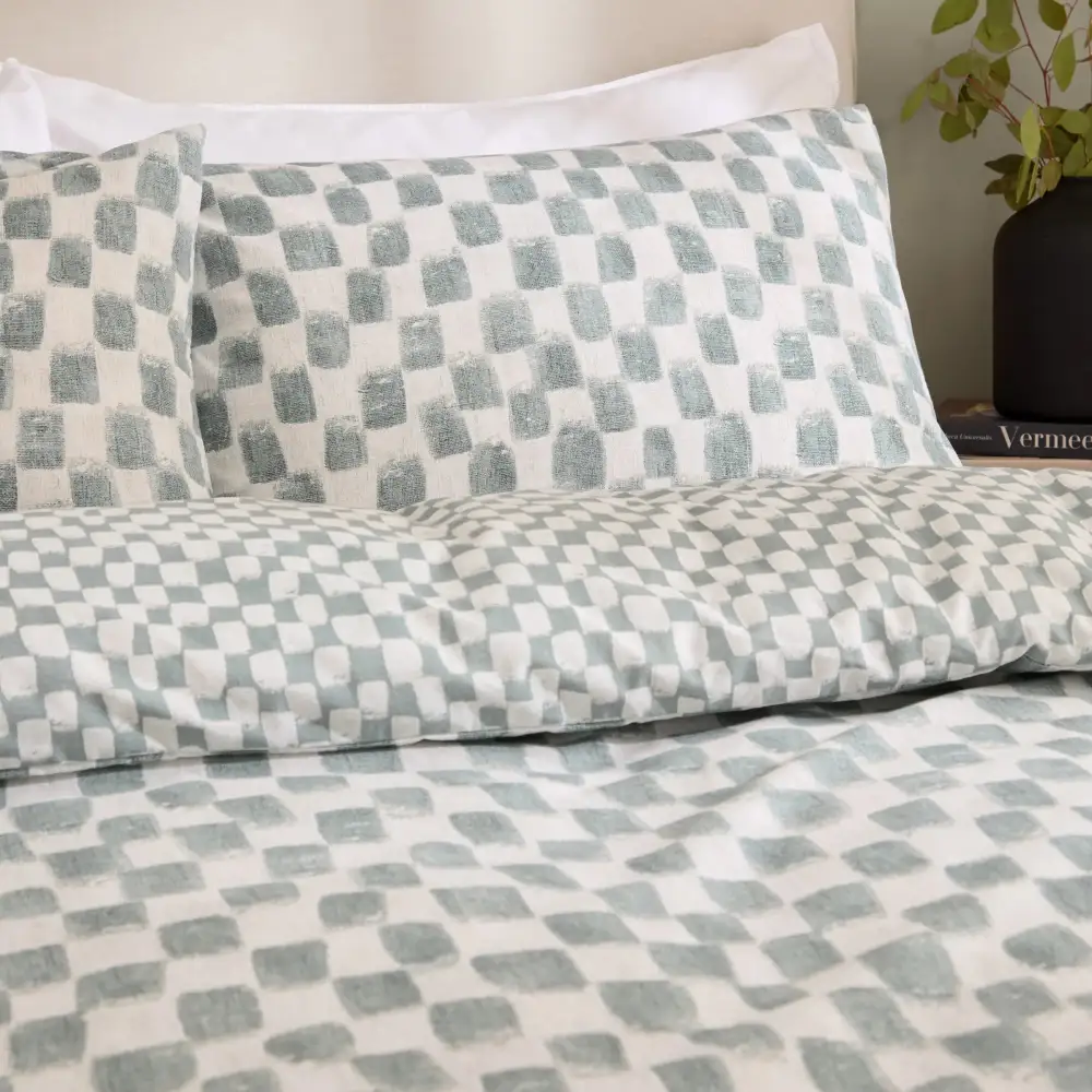 Calm Bedroom Reversible Check Cotton Duvet Cover Set