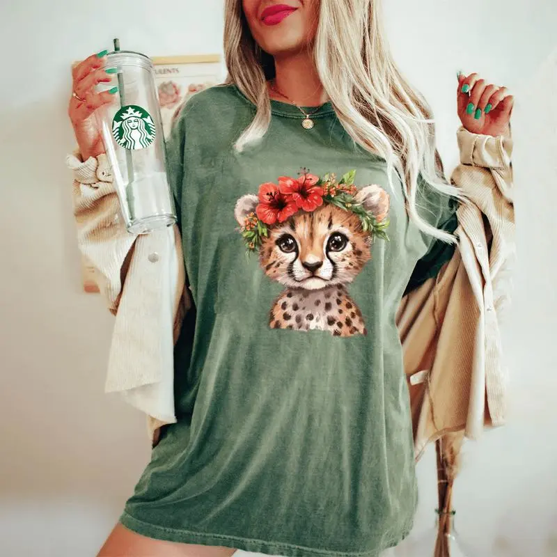 Cute Cheetah With Flower Crown Women's Oversized Comfort T-Shirt