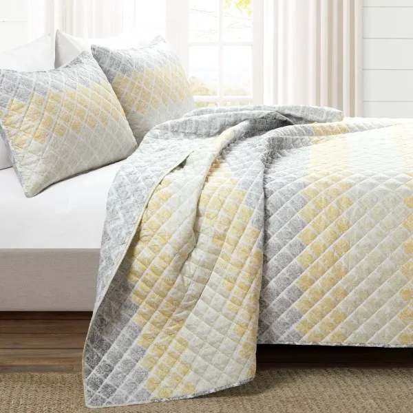Coordinated Medallion Reversible Quilt Bedding Set