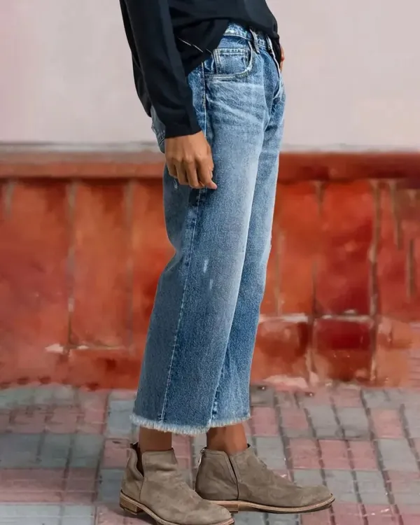 Raw-Hem Mid-Rise Cropped Straight-Leg Jeans