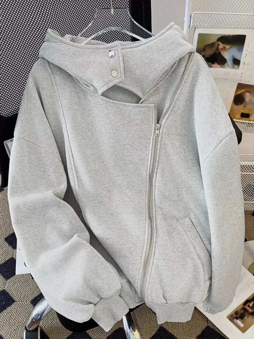 Refined Zip-Detail Pocketed Long-Sleeve Hoodie