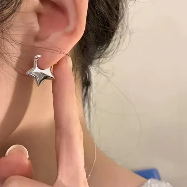 Fashionable and simple star lady earrings