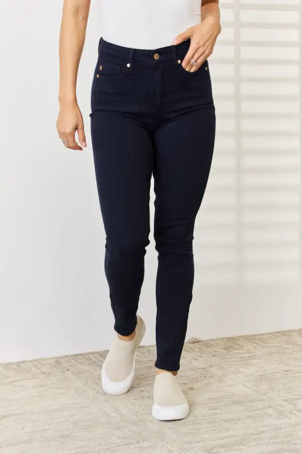 Modern Comfort-Fit Jeans