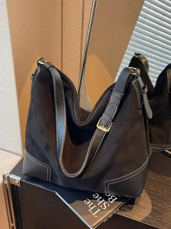 Versatile Silhouette Shoulder Bag