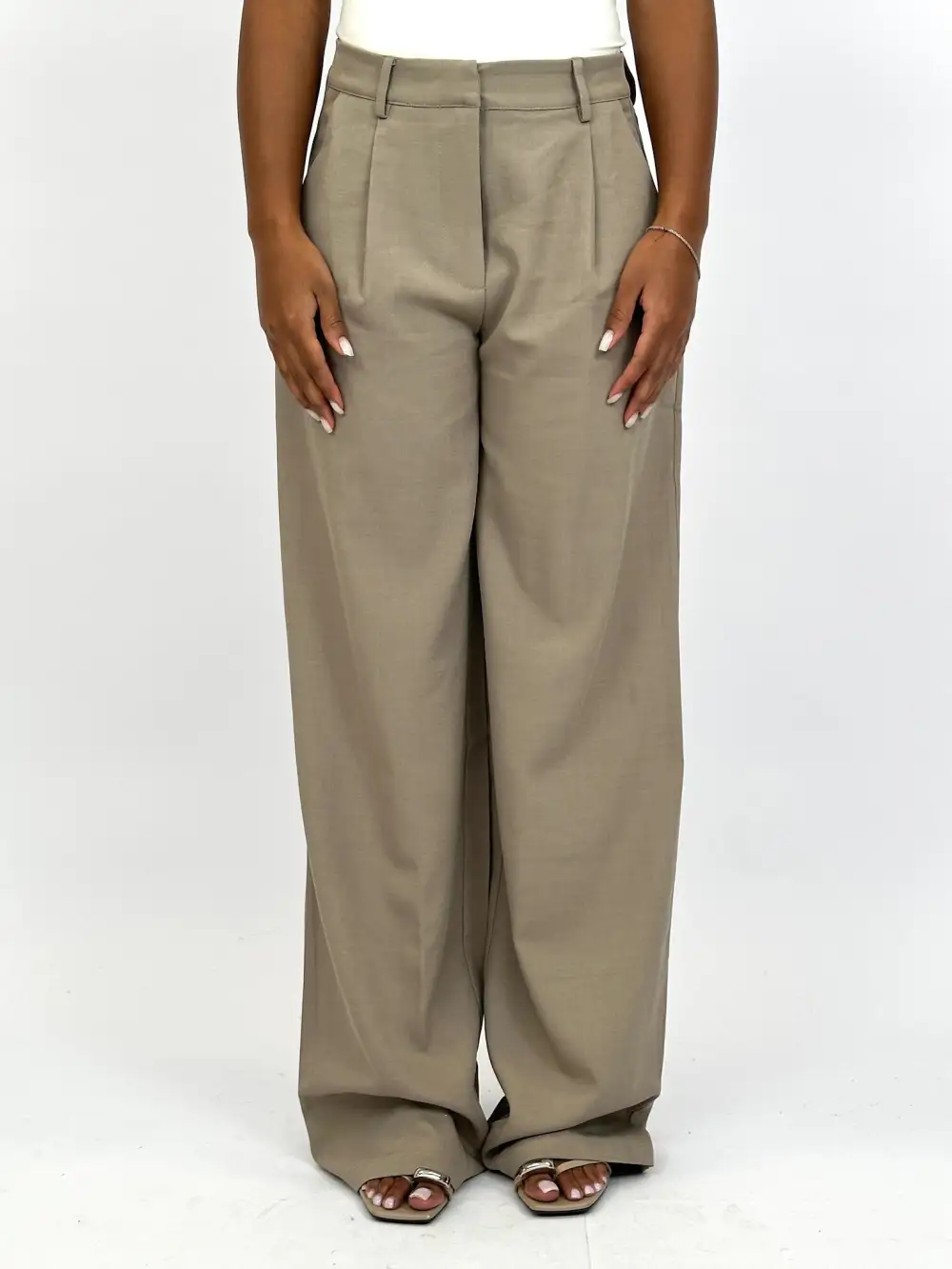 Easy Mid Rise Wide Leg Pants