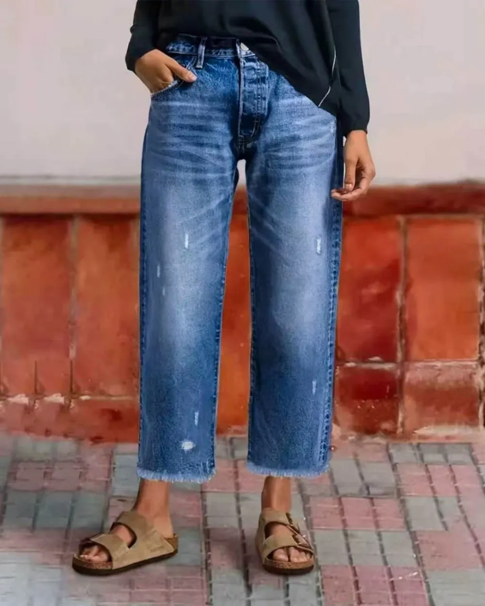 Raw-Hem Mid-Rise Cropped Straight-Leg Jeans