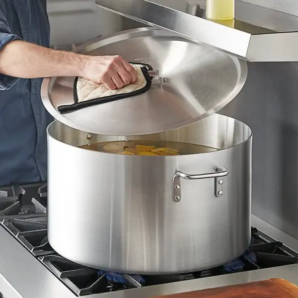 Deep Aluminum Sauce Pot with Cover