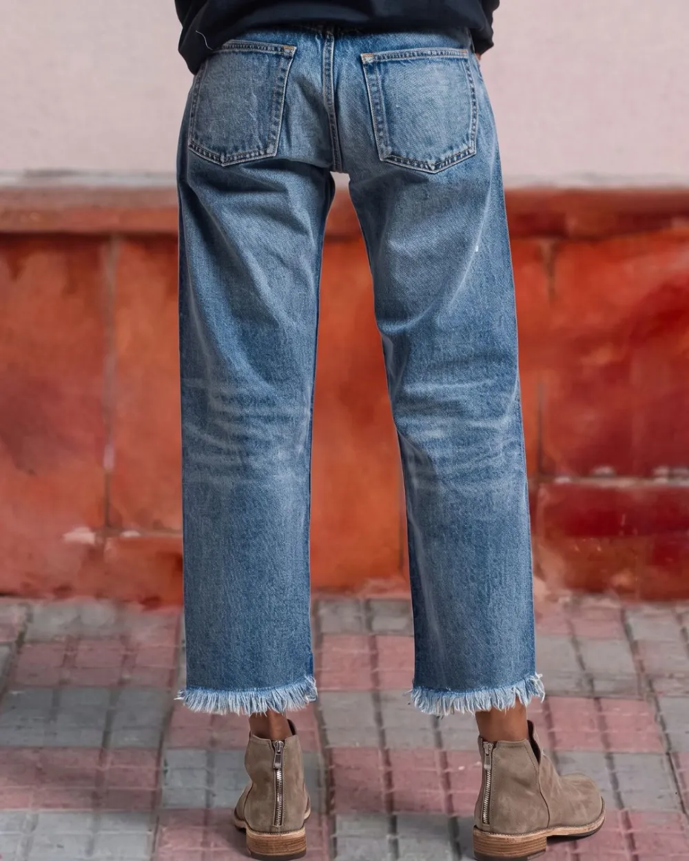 Relaxed Raw-Hem Cropped Straight Jeans