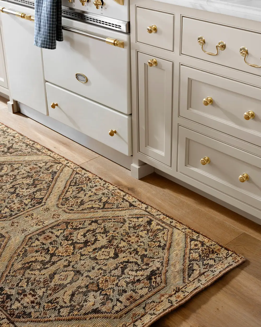 Medallion Hand-Knotted Wool Area Rug