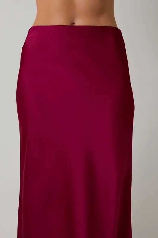Everyday Fit Cranberry Satin Skirt