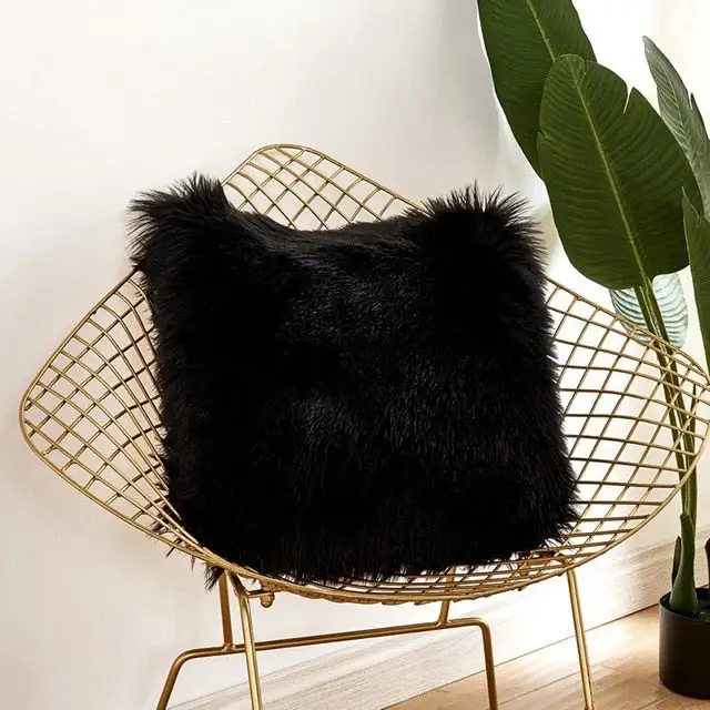 Classic Faux-Fur Decorative Throw Blanket