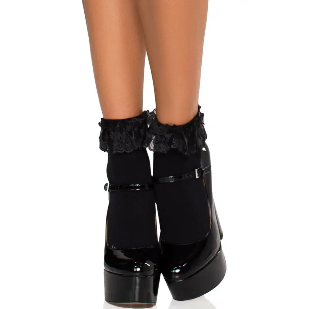 Scalloped Lace Anklet Socks