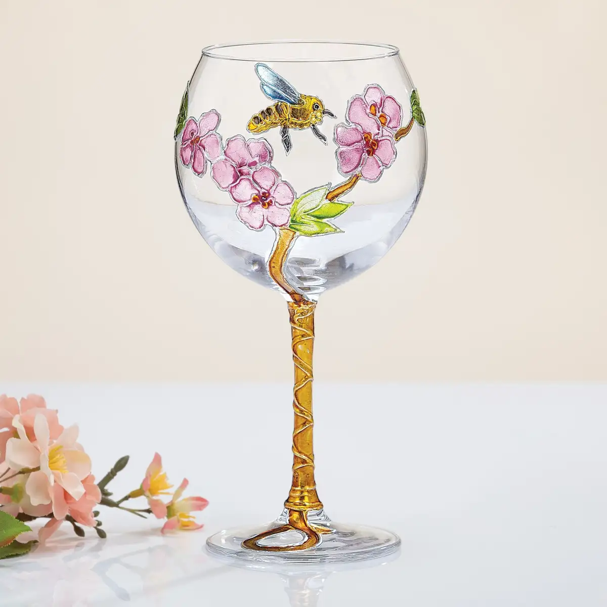 Streamlined Decorative Wine Glass