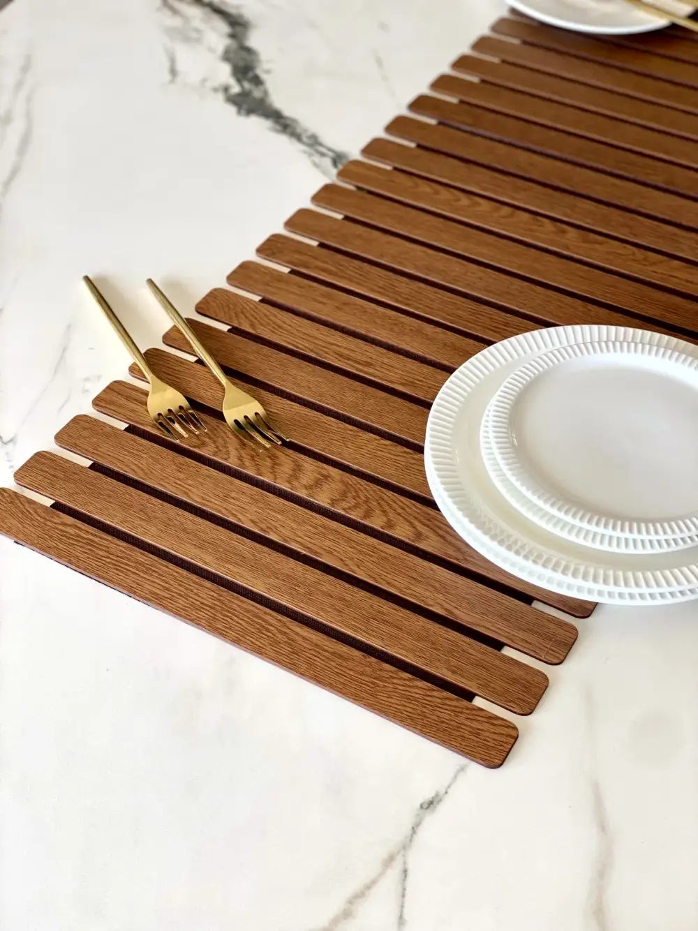 Elm Foldable Table Runner Brown Feet