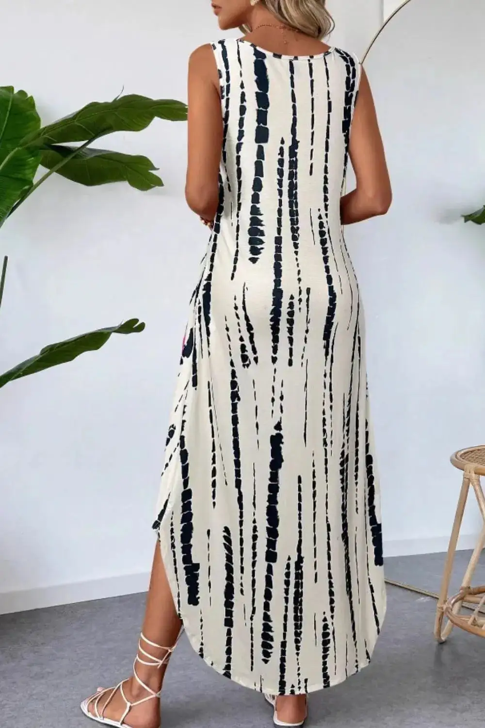 Pocket Detail Scoop Neck Dress