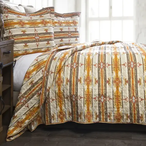 Distinctive Quilted Geometric Quilt Set
