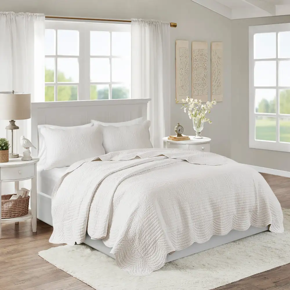 Scalloped Reversible Comforter Bedding Set